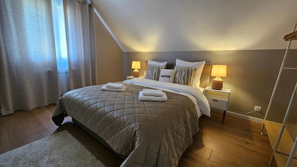 Photo of the whole room, Bedroom
