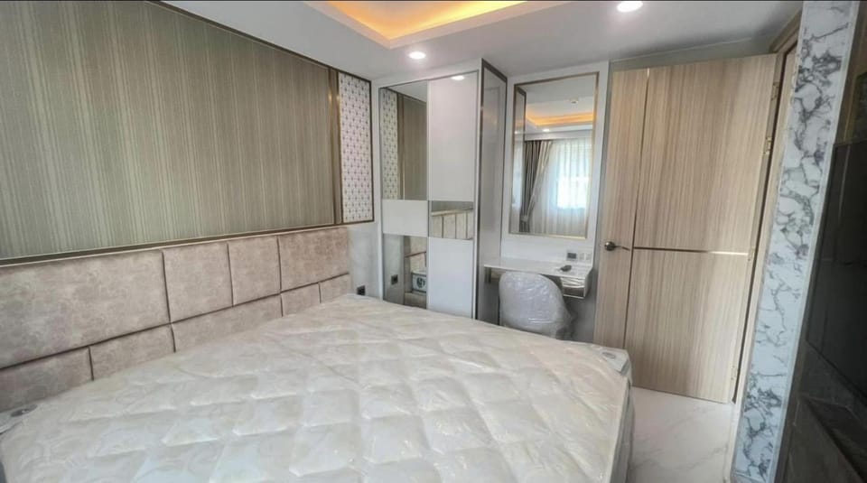 Bed, Bathroom, Photo of the whole room, Bedroom, wardrobe