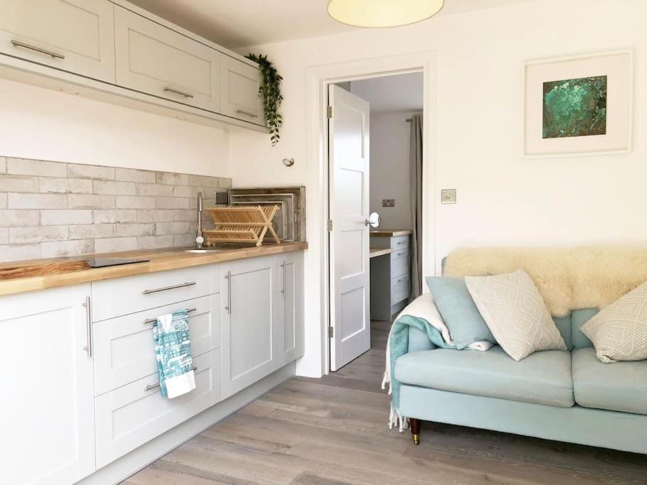 Kitchen or kitchenette, Living room, Seating area, pet friendly, stove