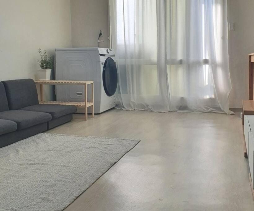 TV and multimedia, Living room, Seating area, dryer, air conditioner