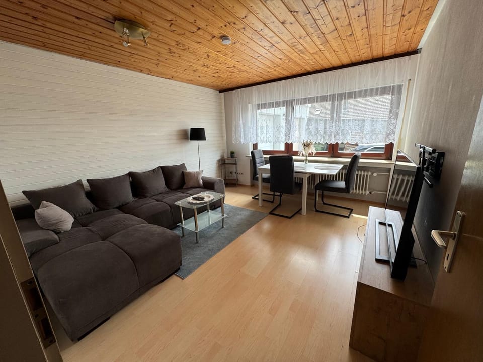 TV and multimedia, Living room, Seating area, Dining area