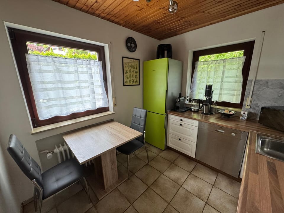 Kitchen or kitchenette, Dining area, dishwasher