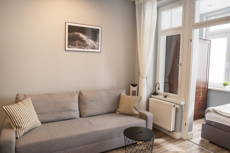 Photo of the whole room, Seating area