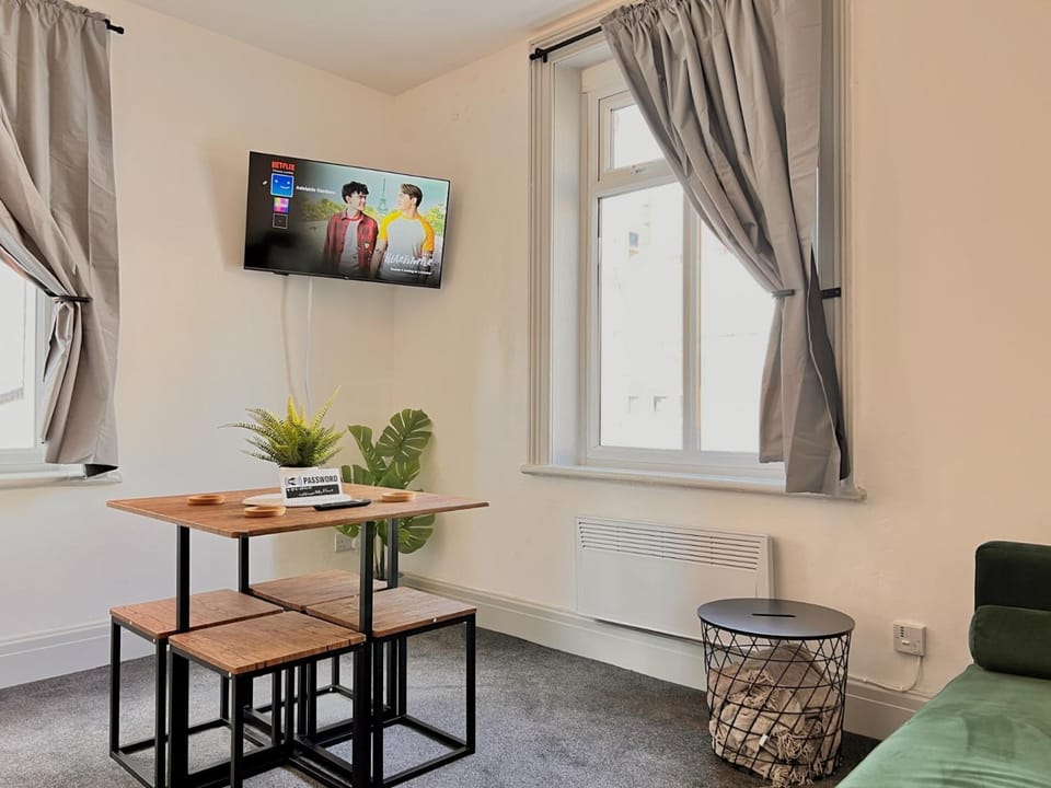TV and multimedia, View (from property/room), Seating area, internet