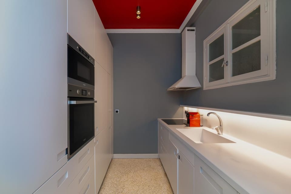 Kitchen or kitchenette, microwave, oven