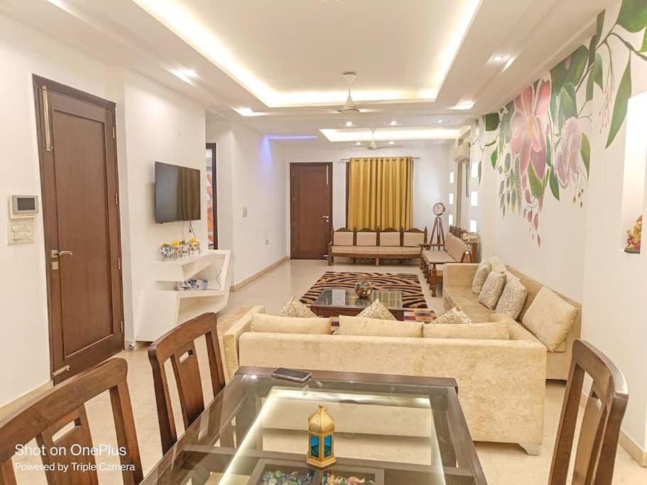 BnBBuddy Stupendous Home In Shalimar Bagh Apartment in Delhi