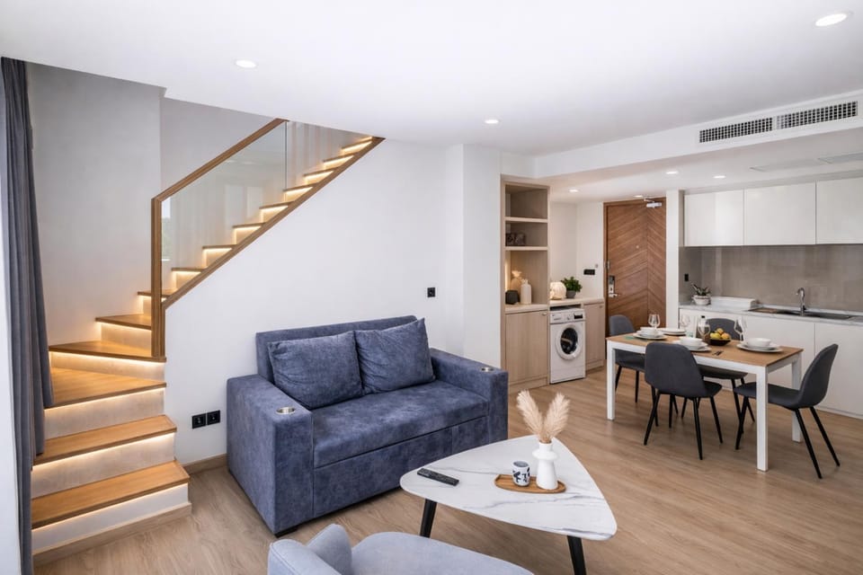 Kitchen or kitchenette, Living room, Seating area, Dining area