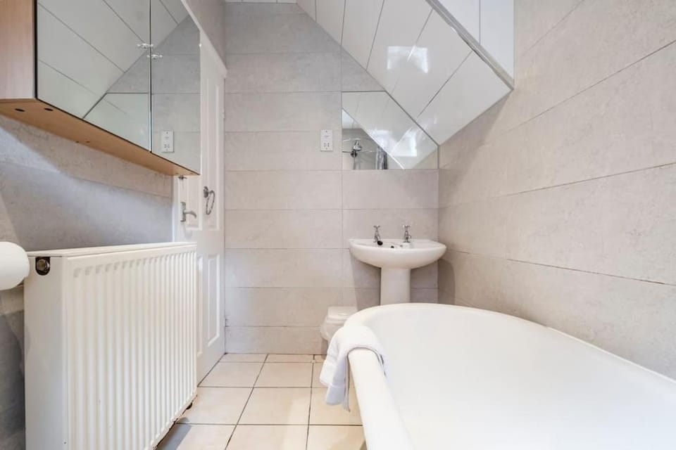 Bathroom, Photo of the whole room