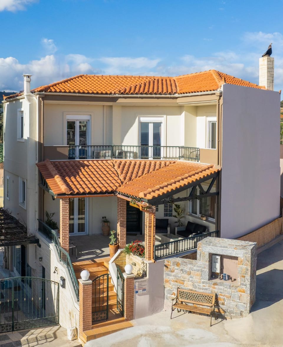 Property building, Facade/entrance, Balcony/Terrace