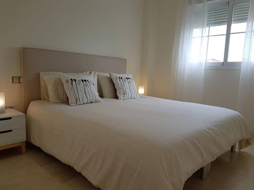 Top Floor Apt Close To Duquesa Apartment in Costa del Sol