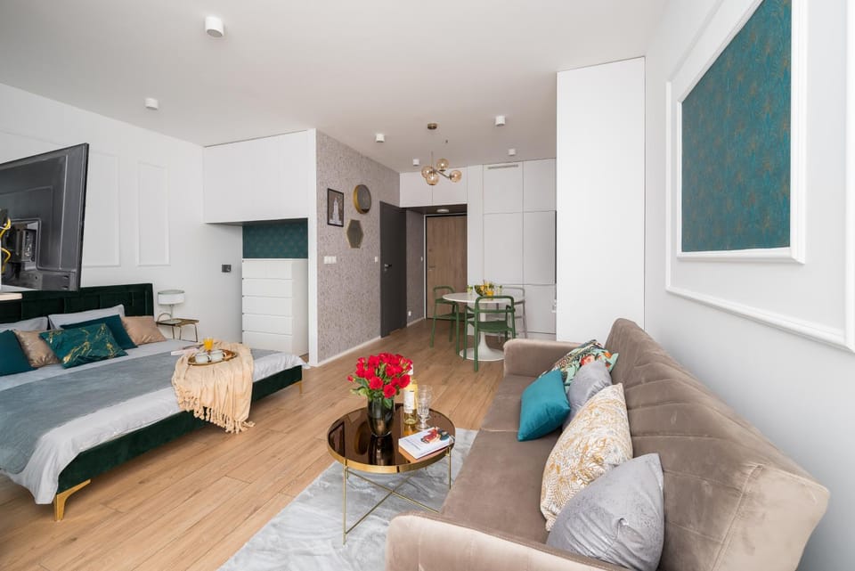 Bed, TV and multimedia, Kitchen or kitchenette, Living room, Photo of the whole room, Seating area, Bedroom, wardrobe