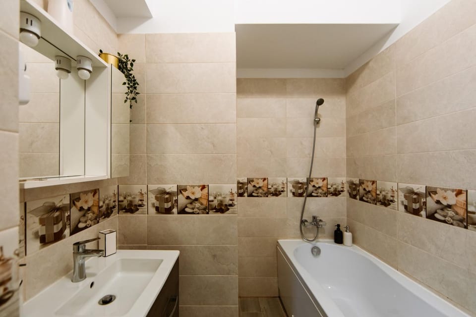 Bathroom, Bath, towels