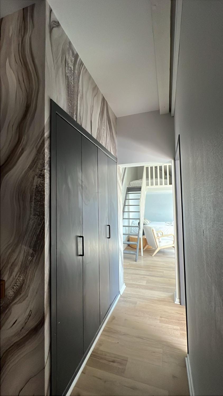 Cloud Stylish flat with jacuzzi near city center Apartment in Annecy