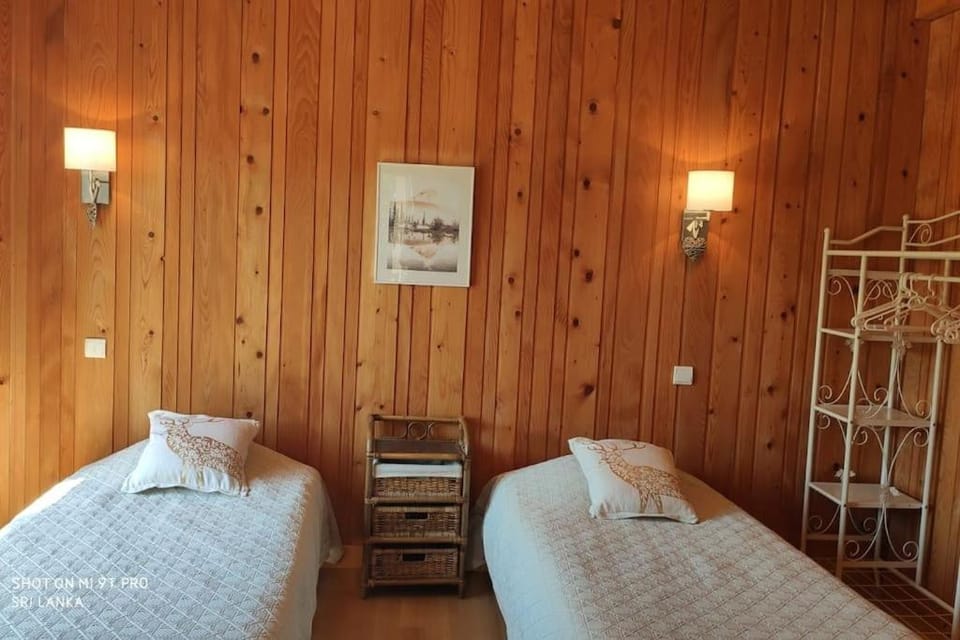Gîte les 4 saisons - Intérieur bois - Lac de Chalain House in Jura