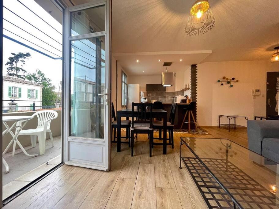 Patio, View (from property/room), Balcony/Terrace, Living room, Seating area, Dining area
