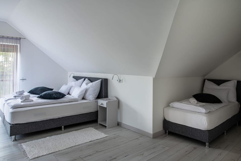 Bed, Living room, Photo of the whole room, Bedroom, towels