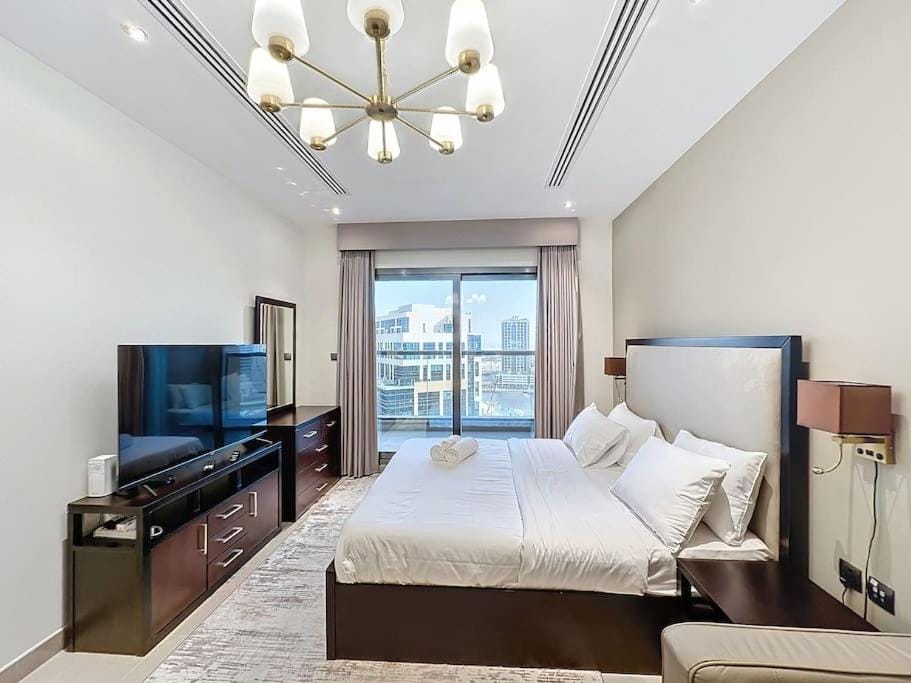Bed, TV and multimedia, Living room, Photo of the whole room, Bedroom