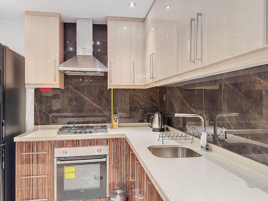 Tick - King Suite City Skyline View with Pool & Sauna Apartment in Dubai