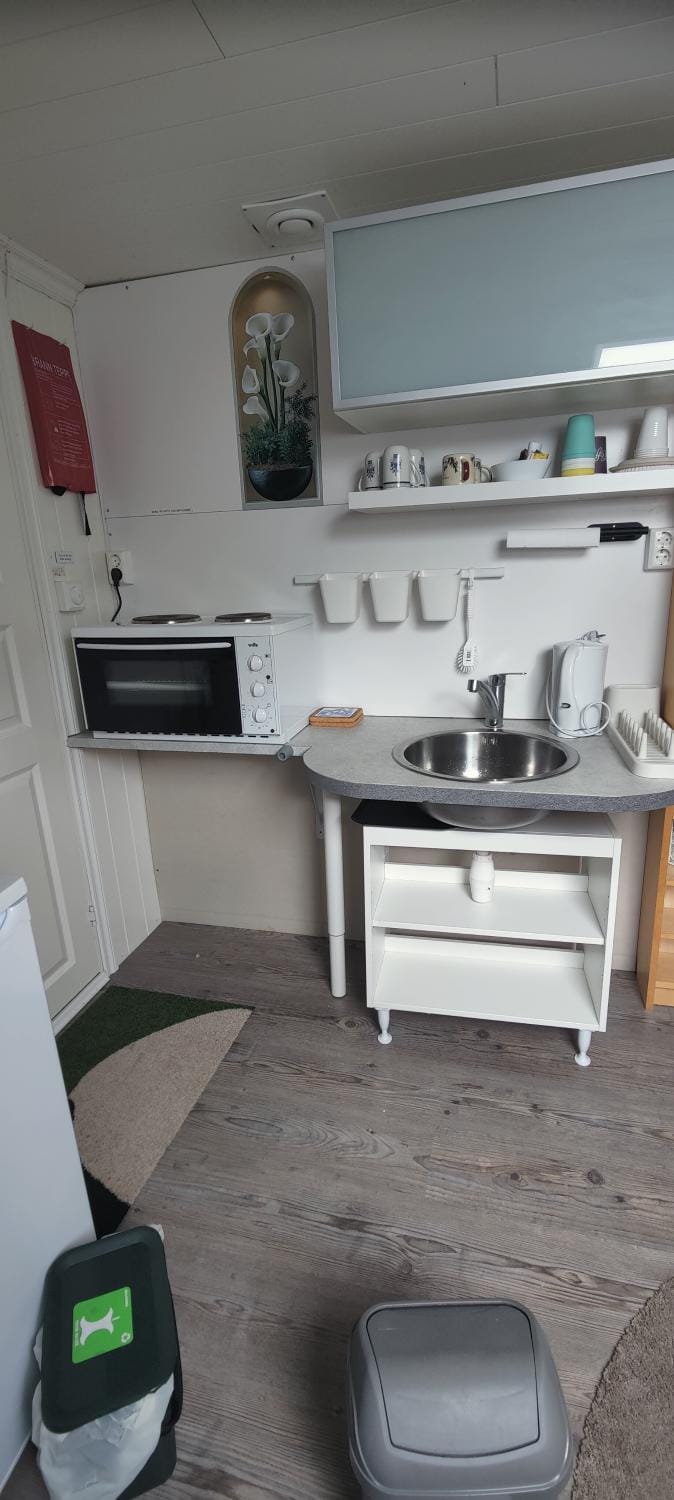 Øya husrom-fredelig sted nær E6-enkeltsenger Campground/ 
RV Resort in Viken, Norway