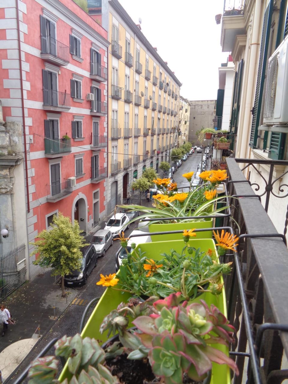 Property building, Day, Neighbourhood, View (from property/room), Balcony/Terrace, City view, Street view, Location, Parking