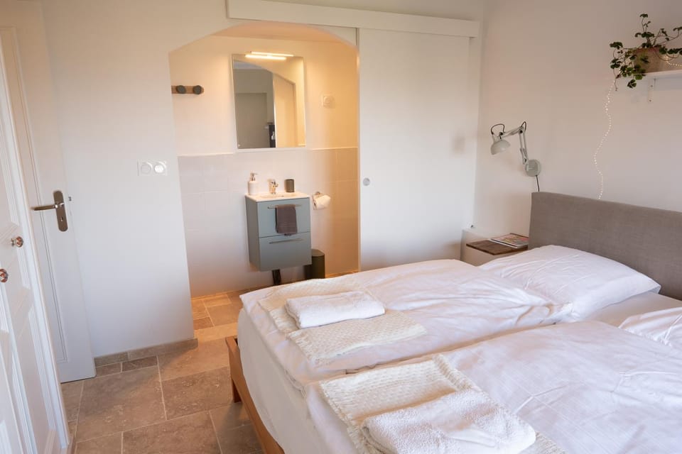 Bed, Bedroom, towels, wardrobe