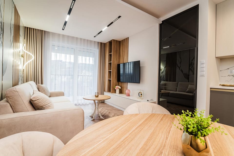 Communal lounge/ TV room, TV and multimedia, Living room, Seating area, Evening entertainment