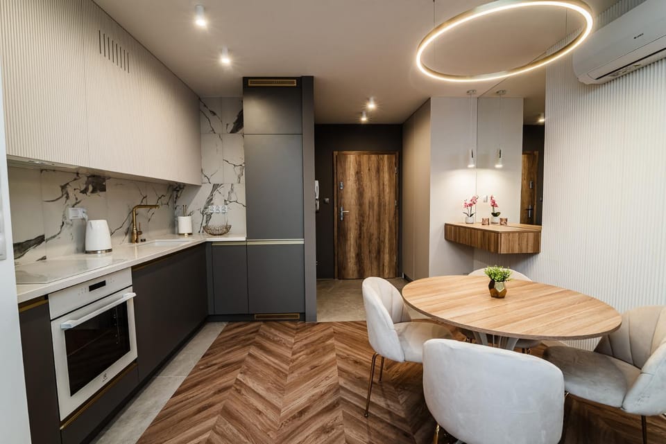 Kitchen or kitchenette, Dining area, stove