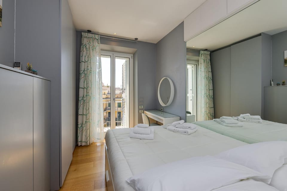 Bed, Photo of the whole room, Seating area, Bedroom, towels, wardrobe