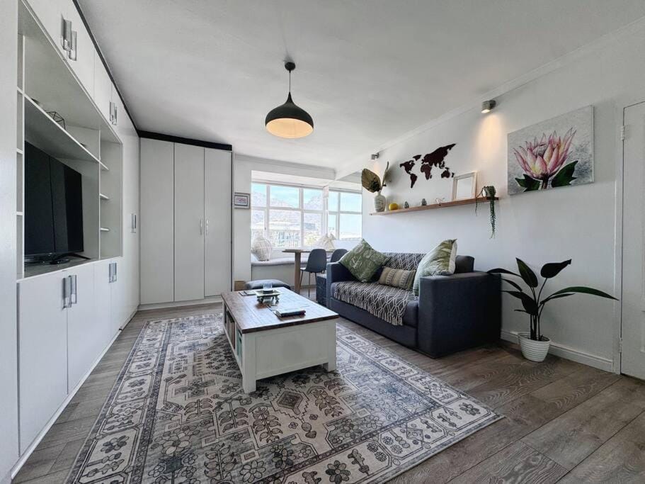 Communal lounge/ TV room, TV and multimedia, Living room, Seating area