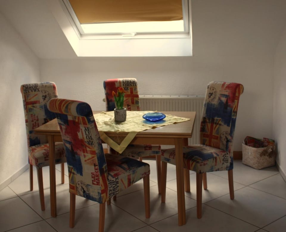 Dining area, kitchen