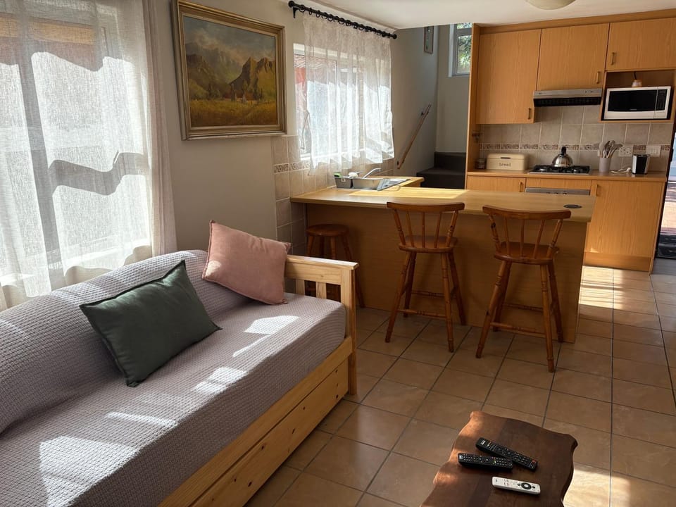 Kitchen or kitchenette, Living room, Seating area