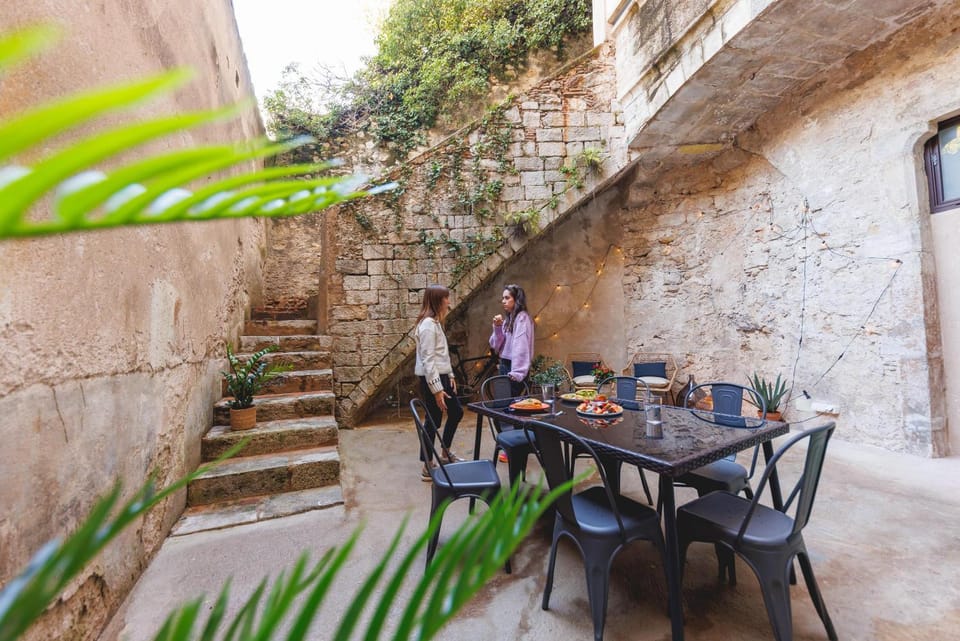 Patio, Dining area