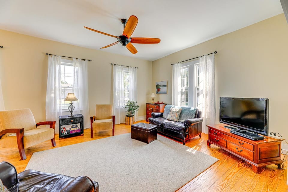 Home w/ Fire Pit < 1 Mi to Willis Wharf Boat Ramp! House in Willis Wharf