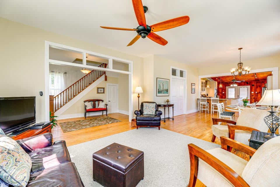 Home w/ Fire Pit < 1 Mi to Willis Wharf Boat Ramp! House in Willis Wharf