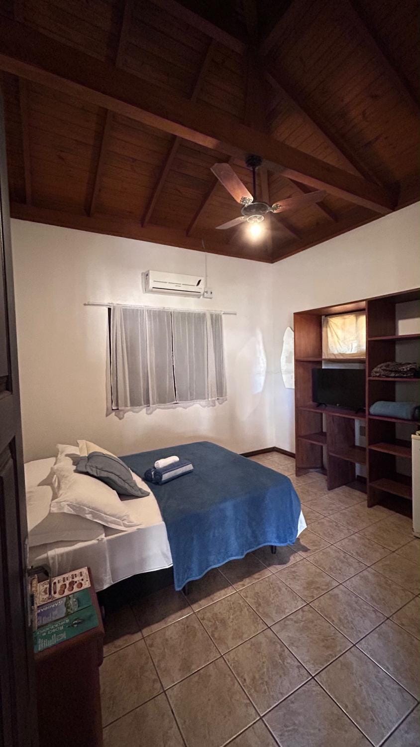 Bed, TV and multimedia, Photo of the whole room, Bedroom, internet, air conditioner