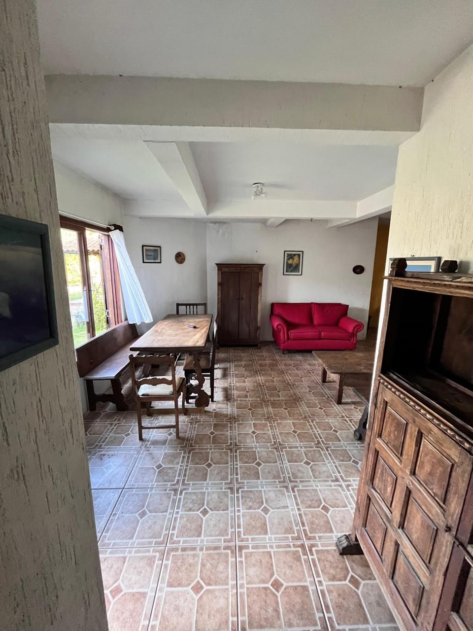 TV and multimedia, Living room, Seating area, Dining area