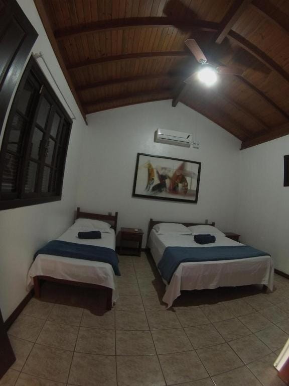 Bed, Photo of the whole room, Bedroom, air conditioner
