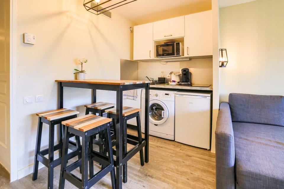 Le Cannes Beach 408 - cosy Balcon Piscine Netflix Apartment in Cannes