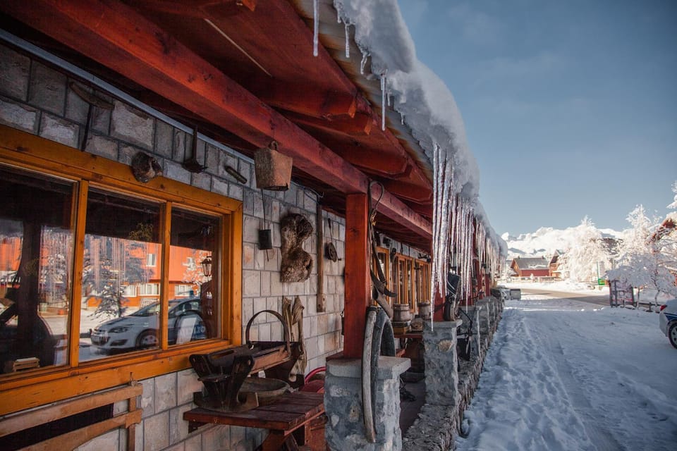 Restaurant/places to eat, Facade/entrance, Winter, Mountain view, Street view, Parking