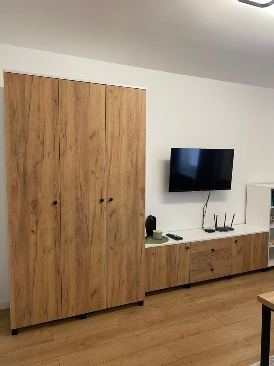 Communal lounge/ TV room, TV and multimedia, Living room, wardrobe