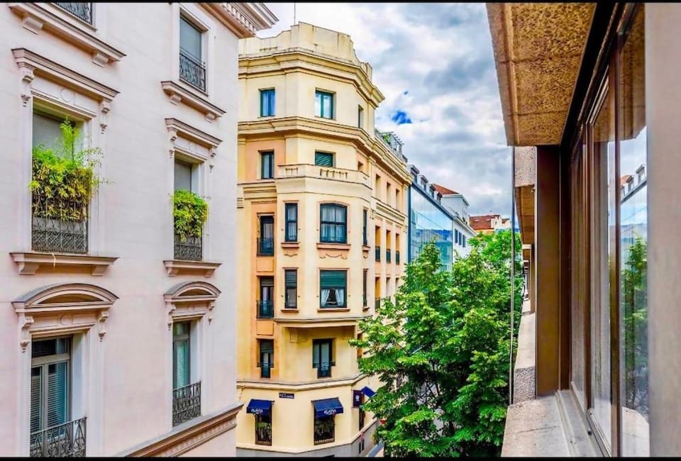 1 STEP TO RETIRO PARK AND GRAN VIA-PRADO MUSEUM Apartment in Madrid