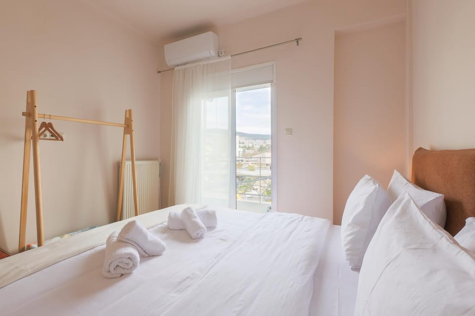 Bed, towels