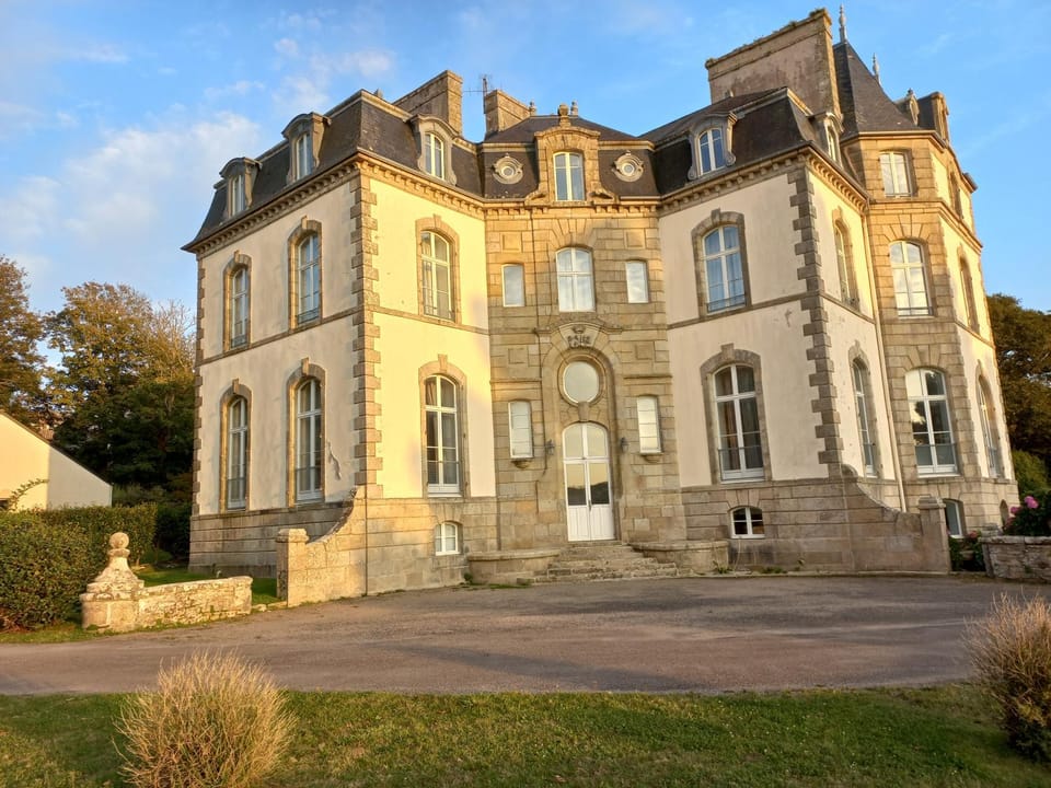 jolie maison au château House in Finistere