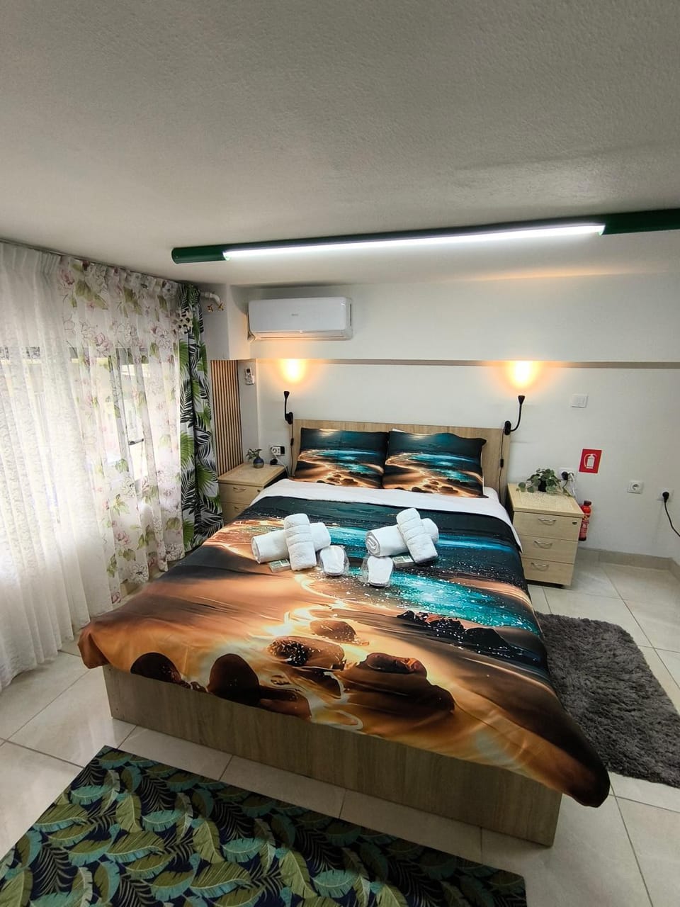Bed, People, TV and multimedia, Photo of the whole room, Decorative detail, Decorative detail, Bedroom, Guests, Guests, Street view, children, children, young children, young children, older children, older children, group of guests, group of guests, Family, Quiet street view, furniture, heating, internet, internet, towels, wardrobe, air conditioner