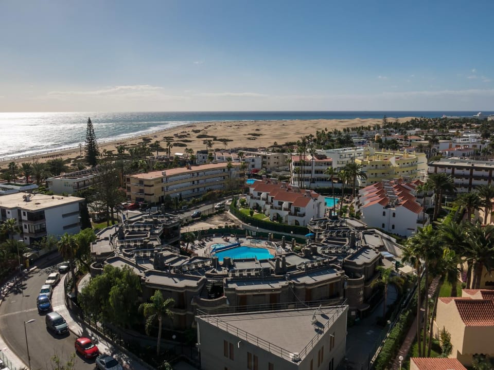 Property building, Bird's eye view, Beach, Location