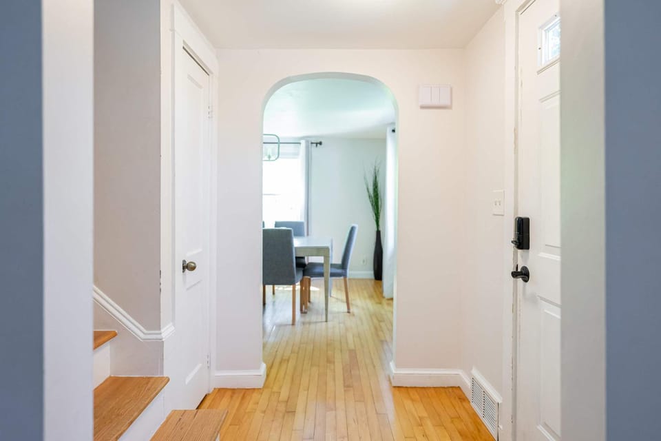 Spacious 4 bedroom home with large yard House in Natick