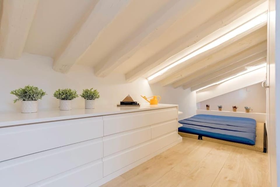 Location Location Location (F42) Apartment in Centro