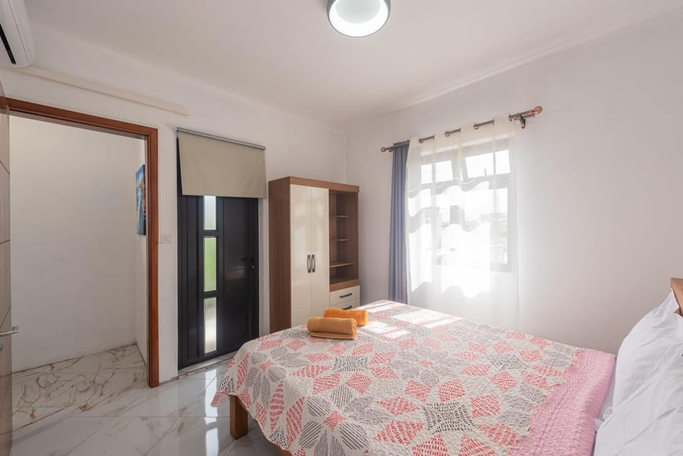 Bedroom, towels, wardrobe