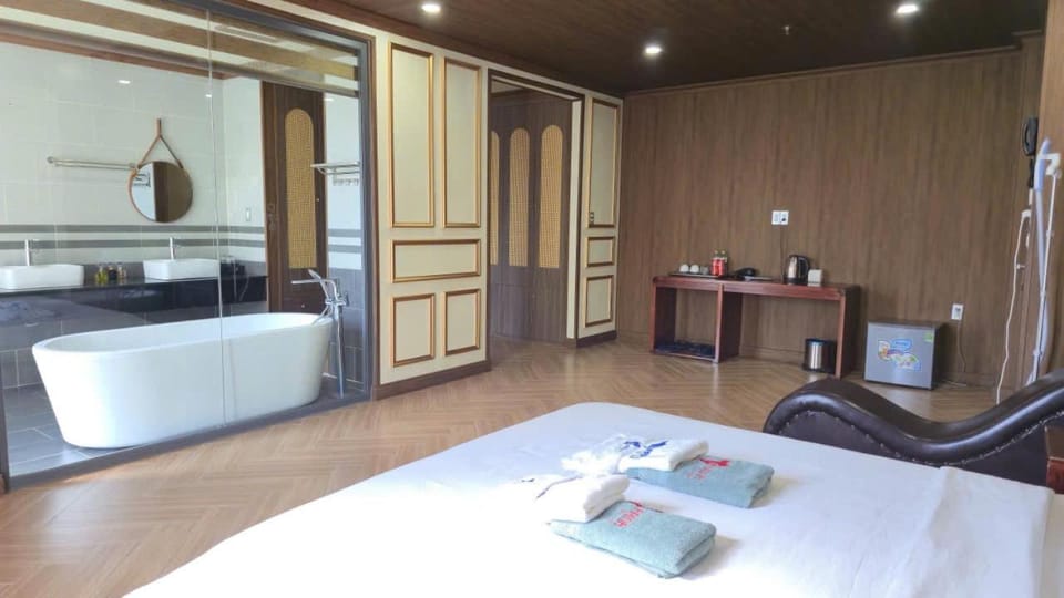 Bed, Photo of the whole room, Bedroom, towels, wardrobe