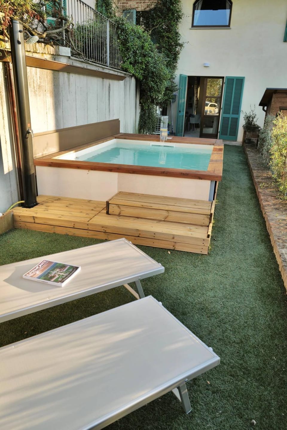 Pool view, Swimming pool, sunbed